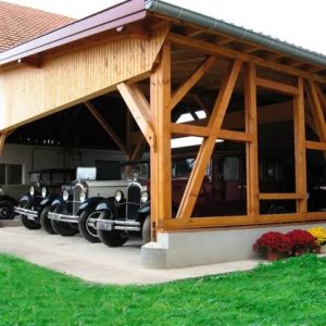 Abris voiture à la hauteur des voitures de collection